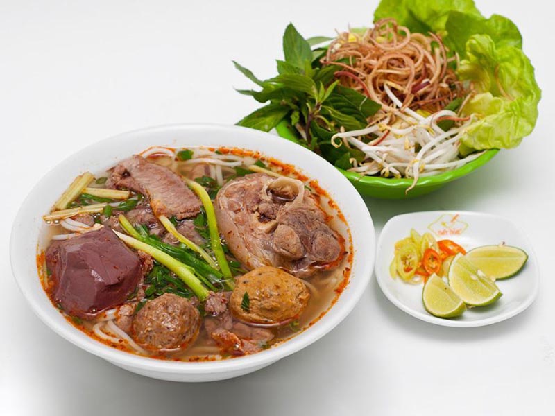 [Bí kíp] Cách nấu Bún Bò Huế thơm ngon, cực Đơn Giản tại nhà - Vietmart - Siêu thị thực phẩm Việt và gia vị Việt Nam tại Nhật Bản