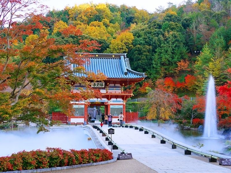 Chùa Katsuoji mùa lá đỏ